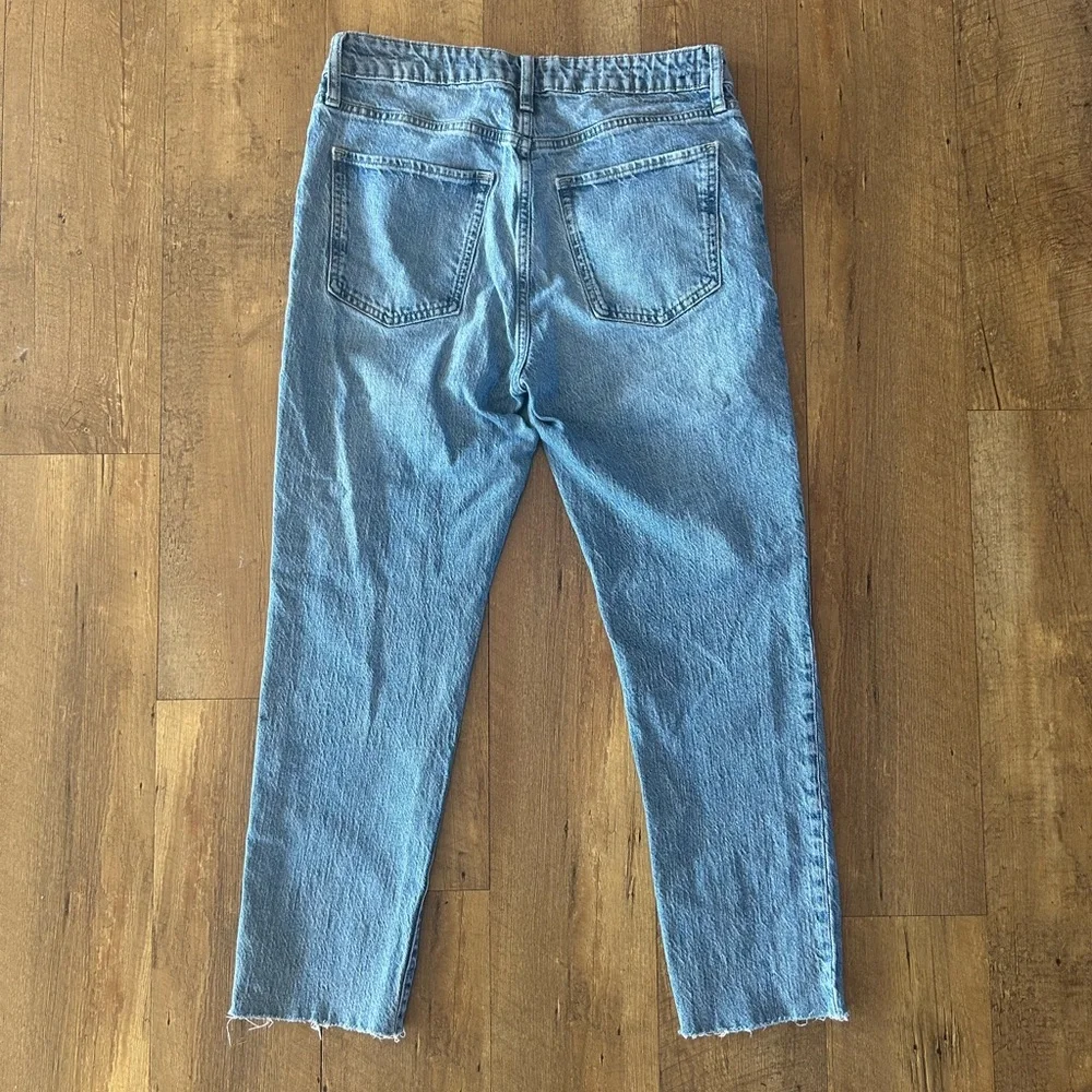 GAP Universal Slim Boyfriend Jeans 6/28 Light Wash Raw Hem Cropped - Picture 2 of 9